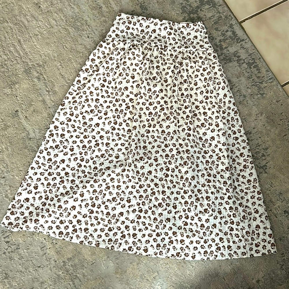 NWT BUTTON UP LONG FLOWY SKIRT
